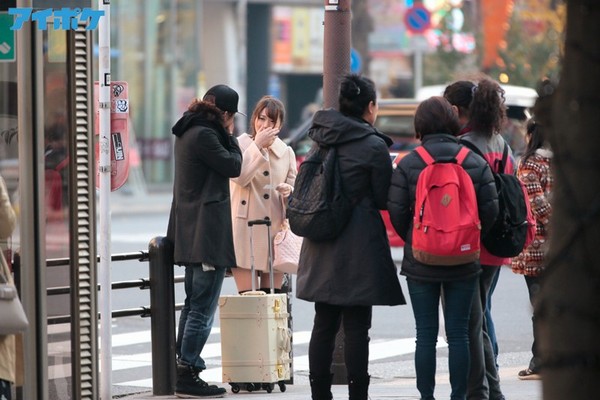 脱がせてみると実は隠れ巨乳だったおっぱいが綺麗なオタク女子のAVデビュー！【渚ひかり】