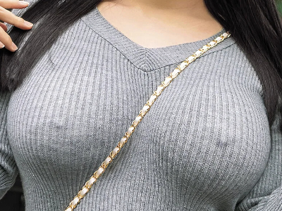 パイスラで強調されてしまうノーブラ乳首ぽっちｗ卑猥な着衣おっぱい晒して東京観光する田舎の巨乳娘と濃厚SEX！